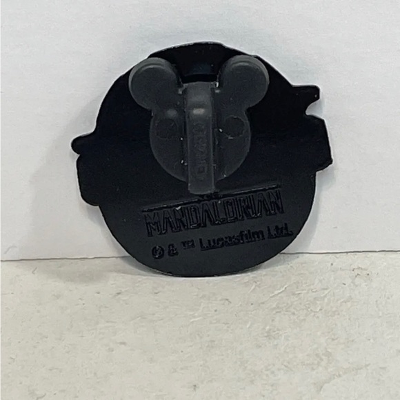 DISNEY PIN - Star Wars Mandalorian - Grogu Child in Egg Waving - Picture 2 of 3